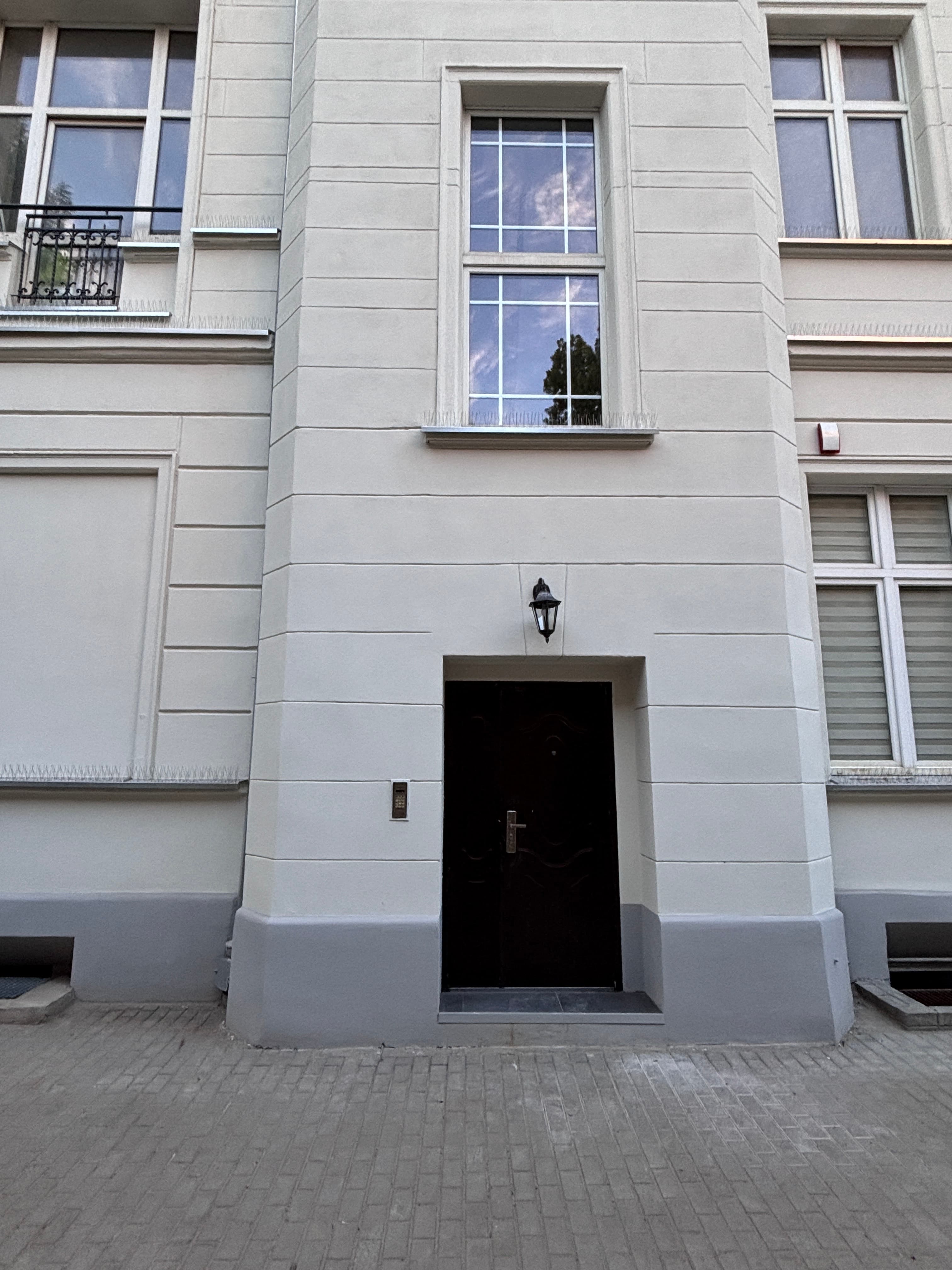 Główne drzwi budynku